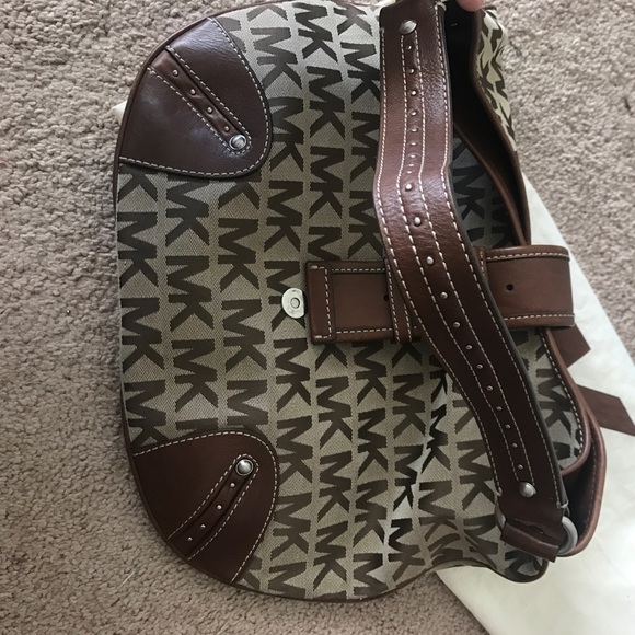 Michael Kors Monogram Hobo - Picture 3 of 8