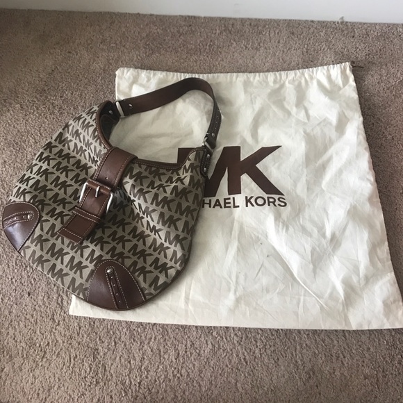 Michael Kors Monogram Hobo - Picture 5 of 8