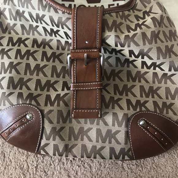 Michael Kors Monogram Hobo - Picture 8 of 8