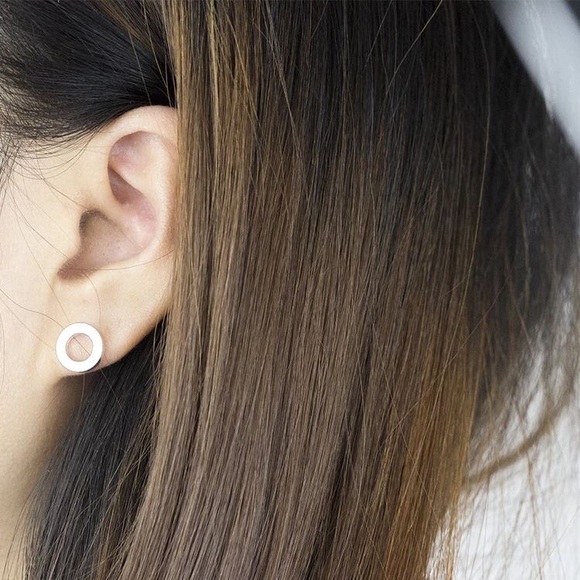 the open circle stud earring - Picture 3 of 4