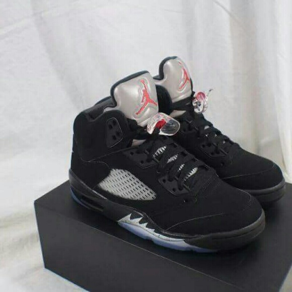 Jordan 5 Mettalic Women size included - Picture 3 of 5