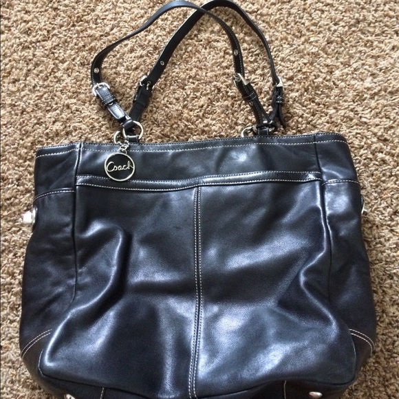 Black coach purse - Picture 3 of 8