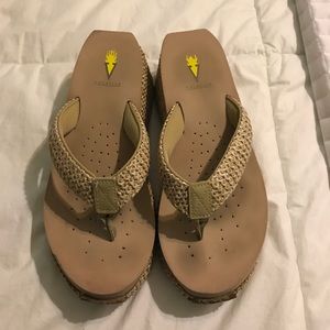 Volatile platform flip flops