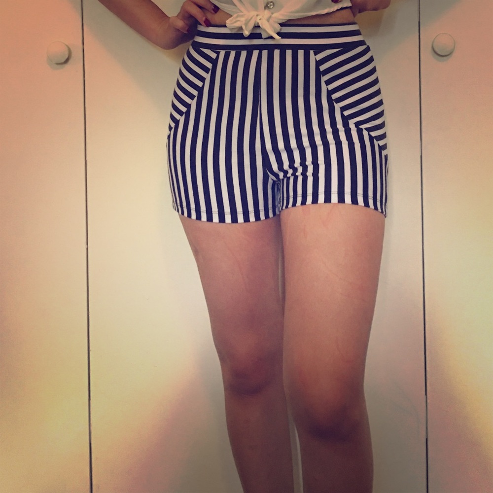 ❌Sold❌High waisted striped shorts small