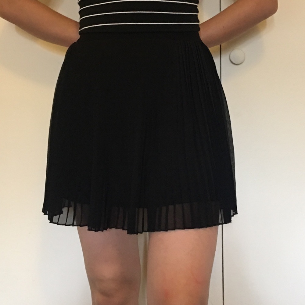 F21 Pleated mini skirt Small