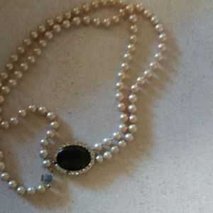 Vintage pearl necklace