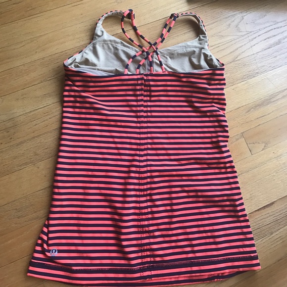 🔥🔥 LULULEMON TANK 🔥🔥 - Picture 1 of 4