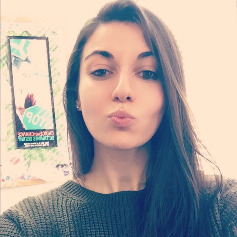 Meet your Posher, Crystal