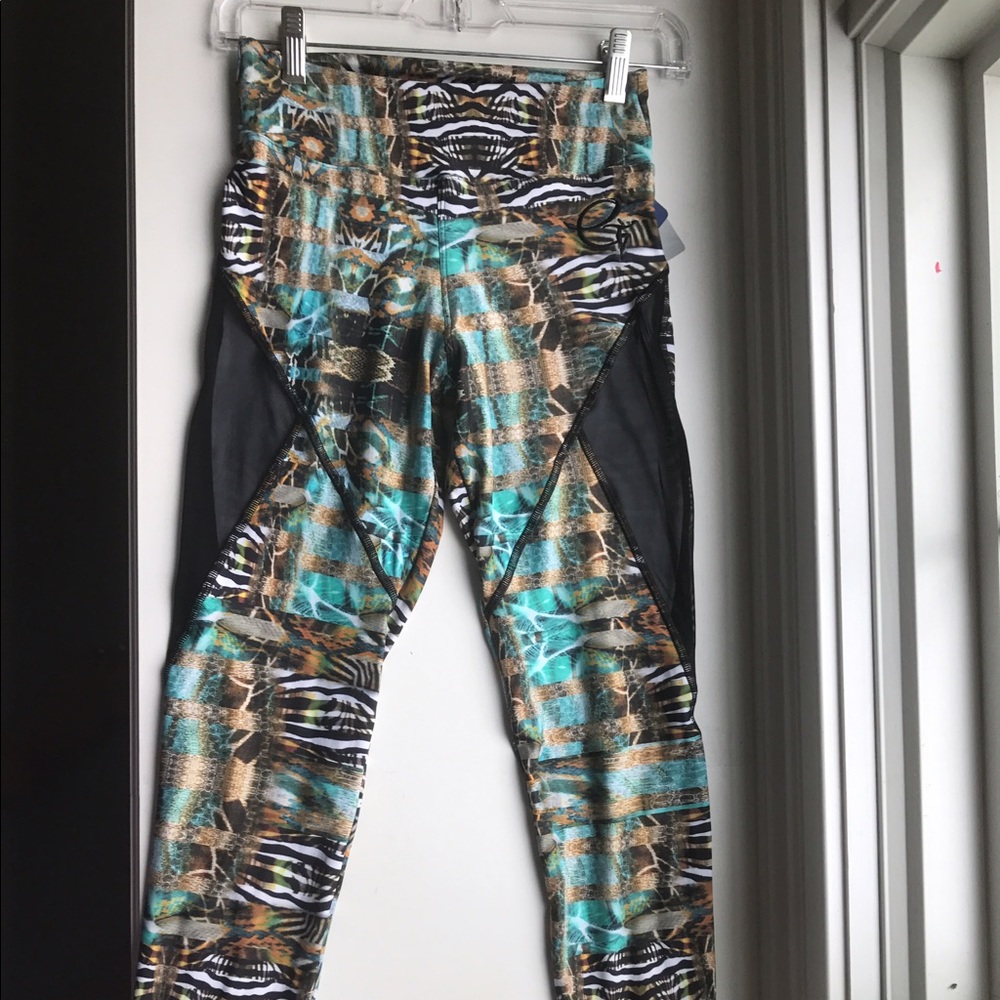 Mesh side leggings with safari print.