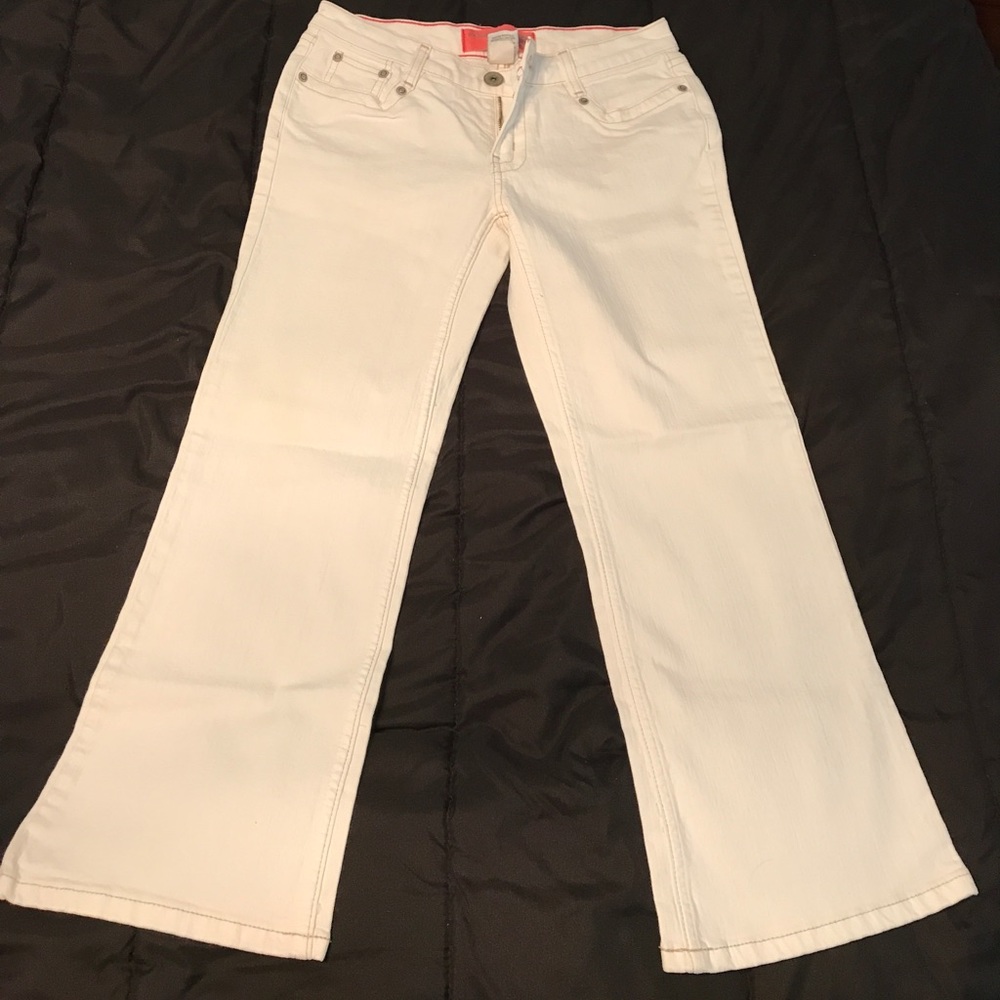 White cropped jeans