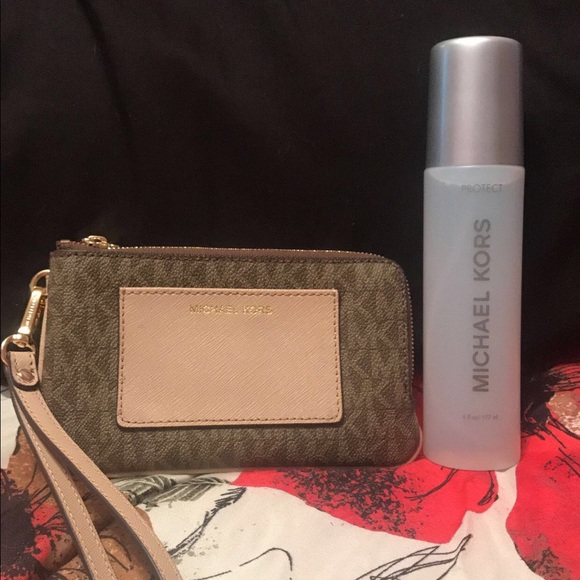 Michael Kors wallet - Picture 1 of 1