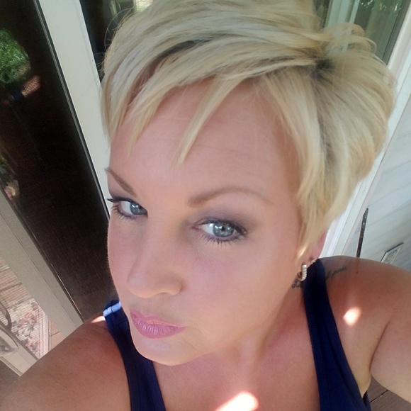 Meet your Posher, Lisa - Picture 2 of 2