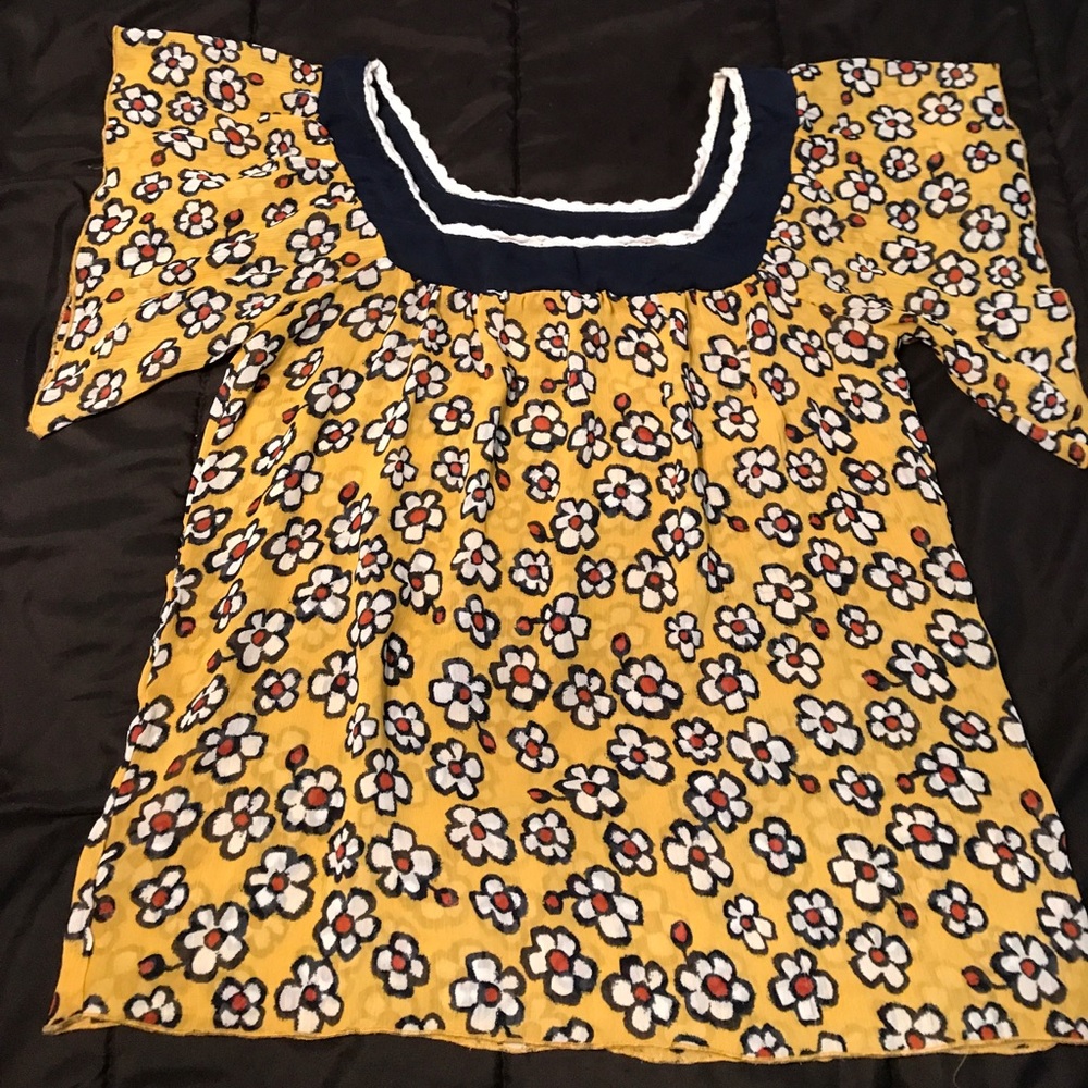 Super cute daisy top