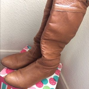Leather caramel boots