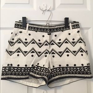 LAST CHANCE Black white geometric patterned shorts
