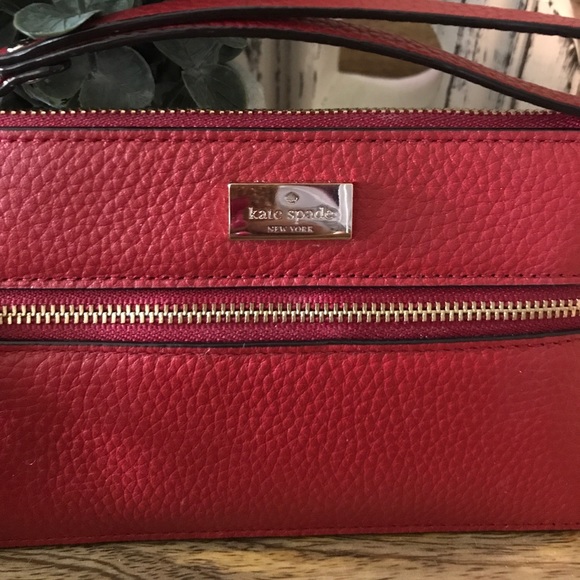 Kate Spade ♠️ red wristlet - Basically New! - Picture 2 of 5