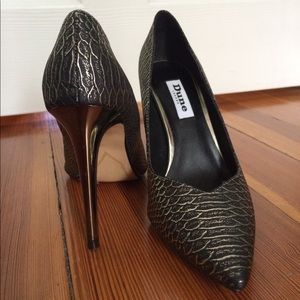Black and gold pointy toe heels