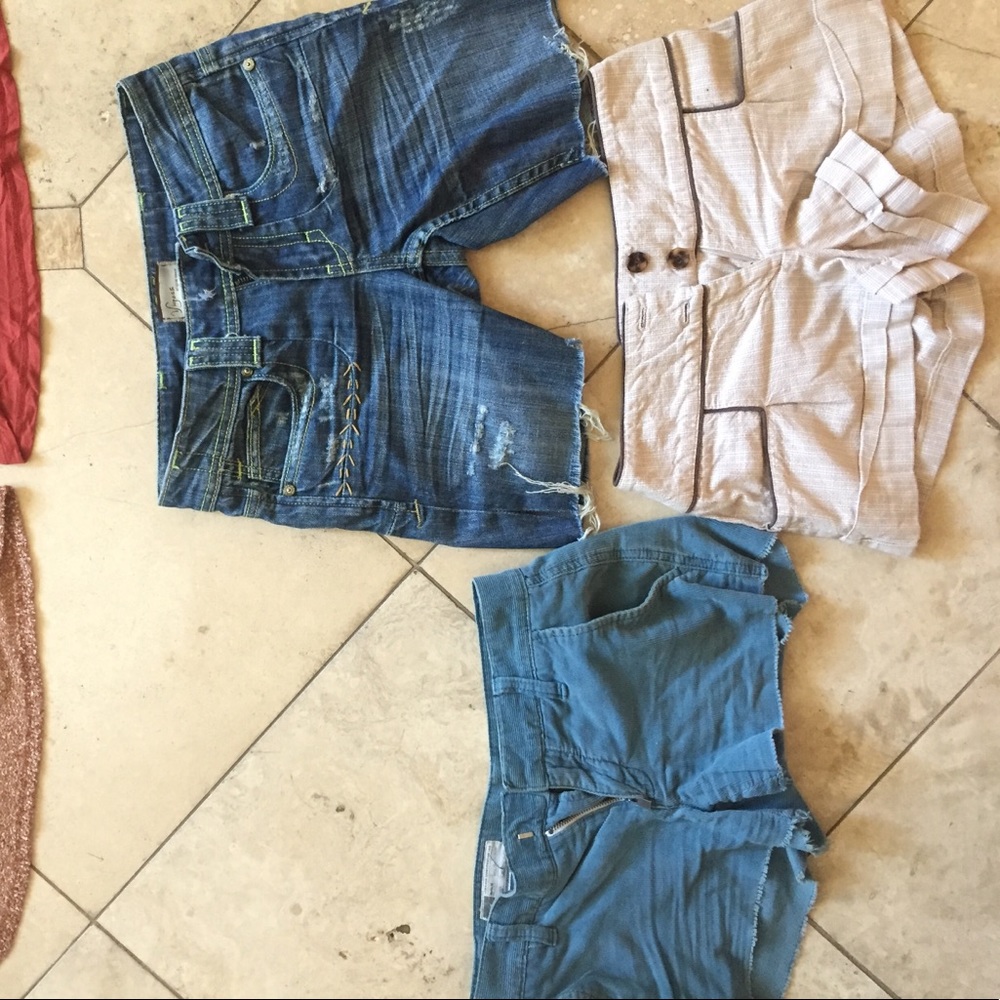 Shorts! All 3 for 30$. Jean corduroy and cotton