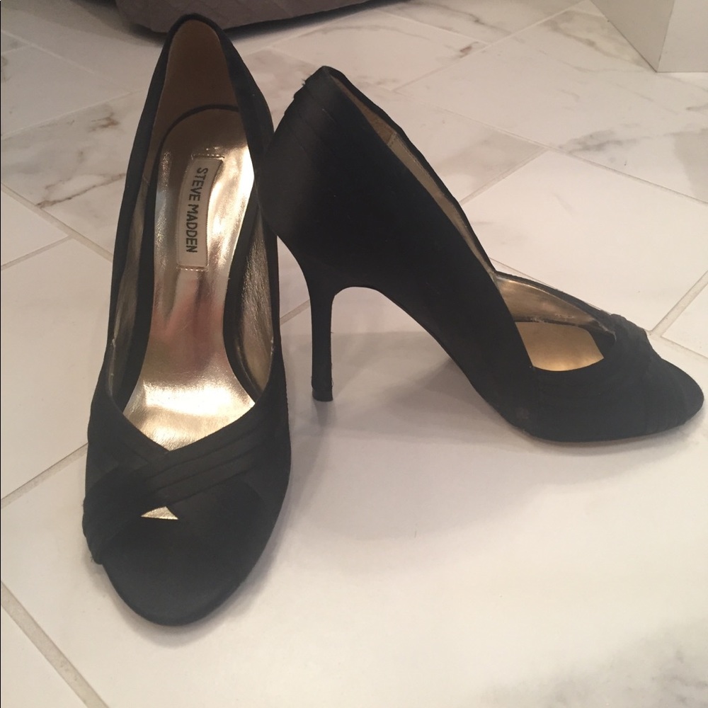Steve Madden Heels - black satin size 7