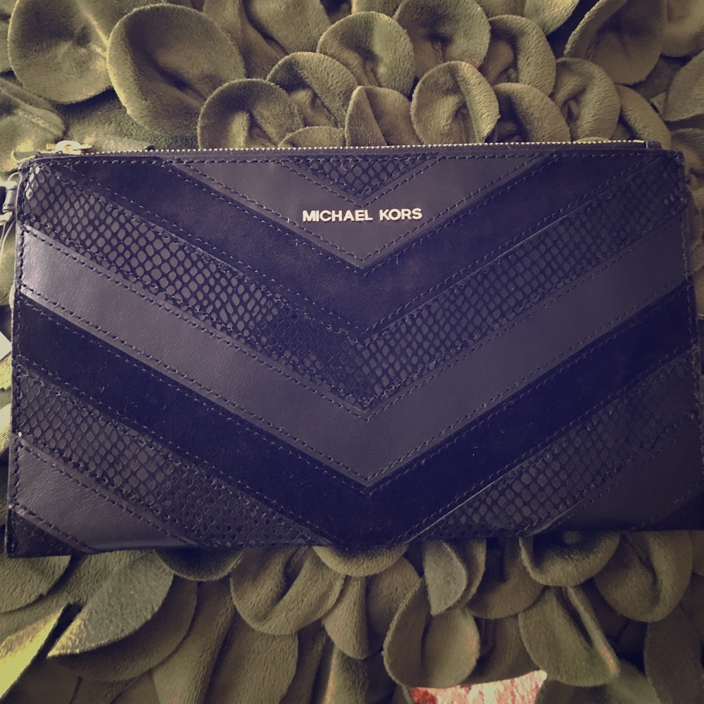 NWT black Bedford Michael Kors clutch ❤️