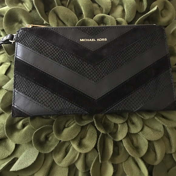 NWT black Bedford Michael Kors clutch ❤️ - Picture 2 of 7