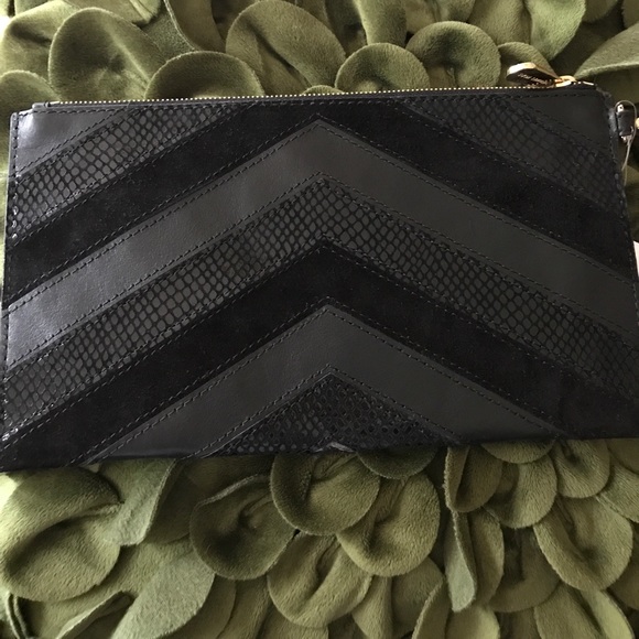 NWT black Bedford Michael Kors clutch ❤️ - Picture 3 of 7