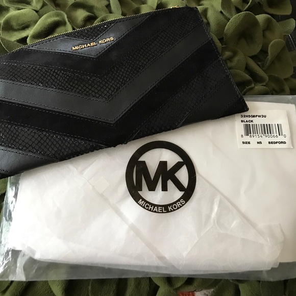 NWT black Bedford Michael Kors clutch ❤️ - Picture 4 of 7