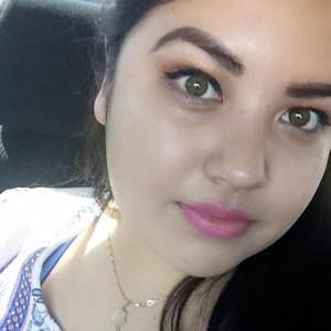 Meet your Posher, Yoselin