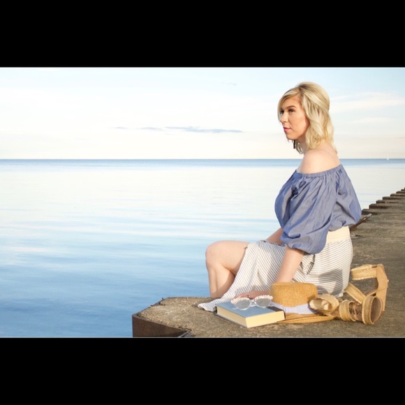 Meet your Posher, Tess! Aka Modern Bombshell. - Picture 3 of 8