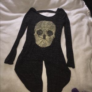 Long sleeve, open back, skeleton top