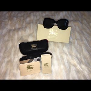 AUTHENTIC BURBERRY SQUARE SHAPED SUNGLASSES