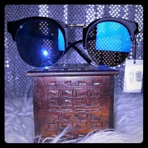 NWT TRENDY BLUE MIRRORED SUNGLASSES