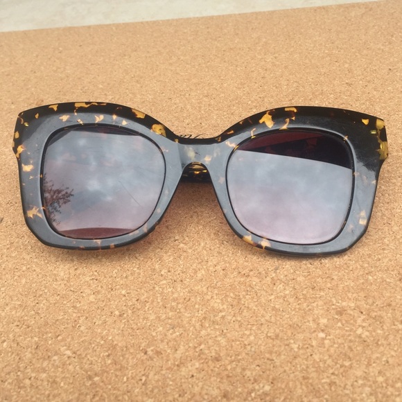 Krewe Julia Rue Tortoise Matte Champagne Polarized - Picture 3 of 4