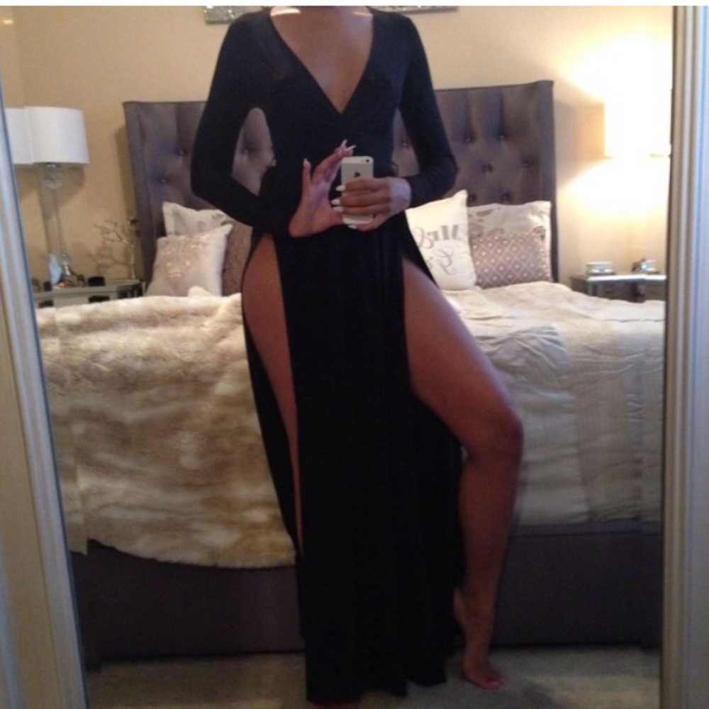 High split dress doesn't come with the belt
