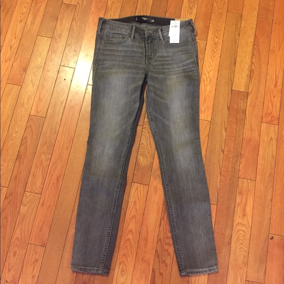 New!! Hollister grey crop jeans - Picture 3 of 4