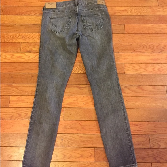 New!! Hollister grey crop jeans - Picture 4 of 4