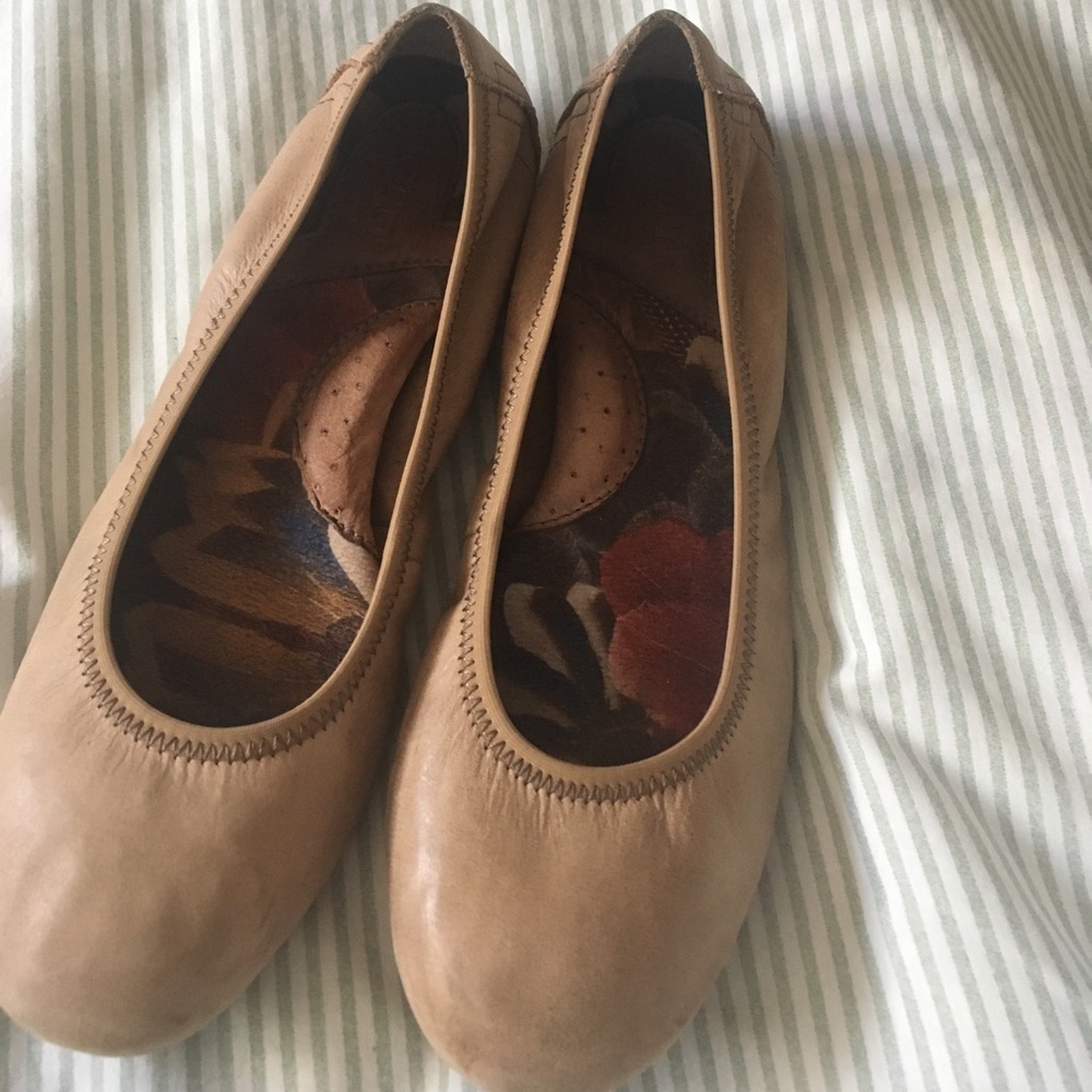 BORN nude flats