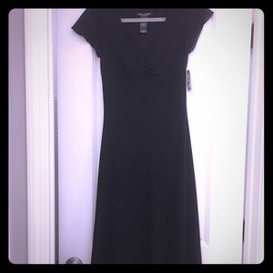 Black long dress size 4--- FLASH SALE---☀️☀️☀️