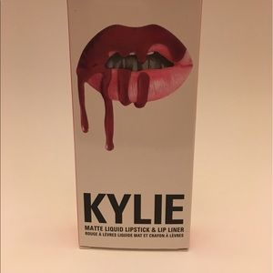 💢SOLD💢Kylie Matte Lipstick &a Lip Liner -Kristen