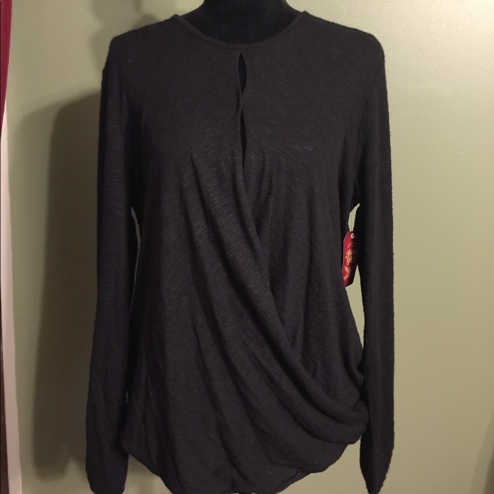 Long sleeve black blouse w/peephole & crisscross