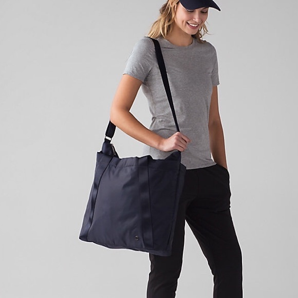 lululemon athletica Handbags - Lululemon bag! Brand new with tags