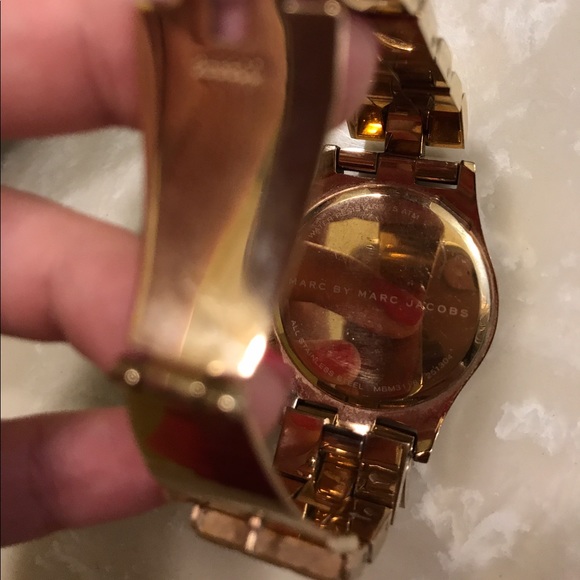 Marc Jacobs Rose Gold watch *no longer in stores* - Picture 3 of 6