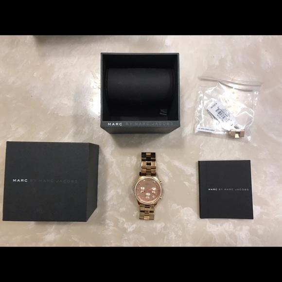 Marc Jacobs Rose Gold watch *no longer in stores* - Picture 4 of 6