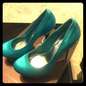 Bebe turquoise platform