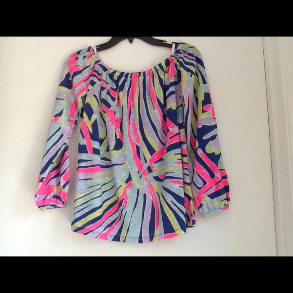 Lilly Pulitzer Tops - Lilly Pulitzer off shoulder cotton blouse❌Sale❌