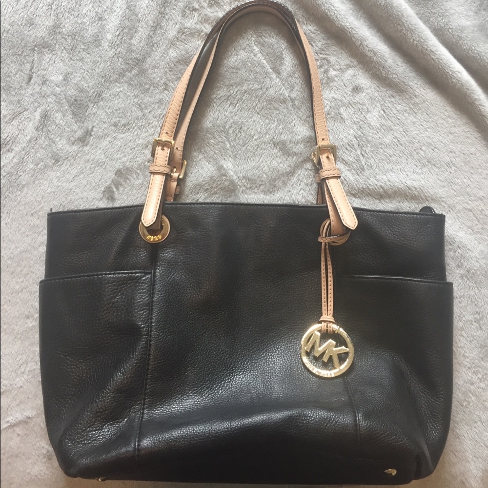 Michael Kors Black purse 👛