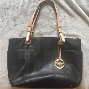 Michael Kors Black purse 👛