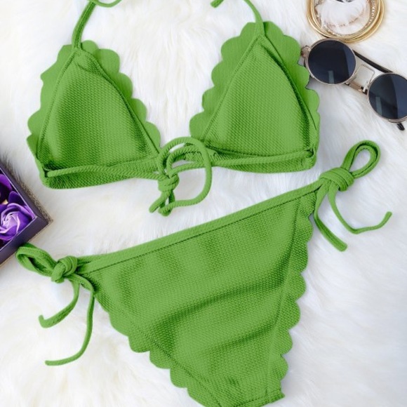 Green Triangle string Print Bikini - Picture 2 of 4