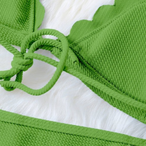 Green Triangle string Print Bikini - Picture 3 of 4