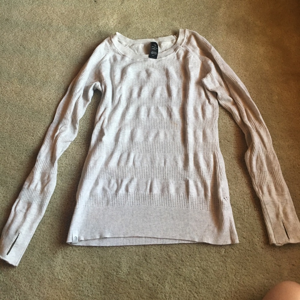 Athletic sweater with thumb holes